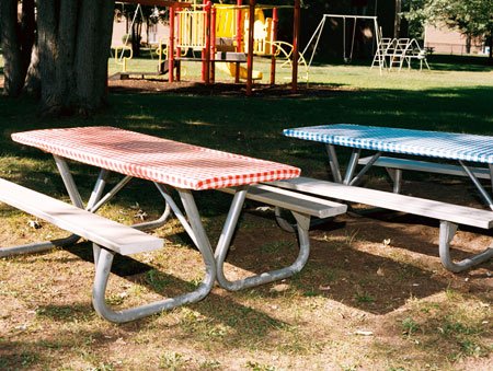 Picnic Table Plastic Elastic Covers stay on the table even in srong wind.